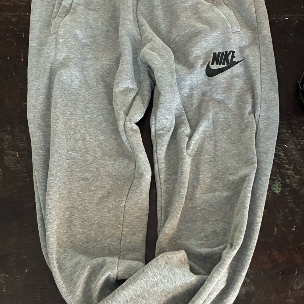 Nike Women’s Heather Gray Sweatpants
